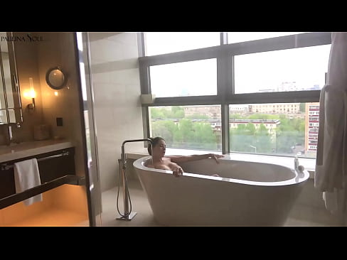 ❤️ Enorme babe die hartstochtelijk haar poesje aftrekt in de badkamer ️ Fuck video at nl.loanworld.top ☑